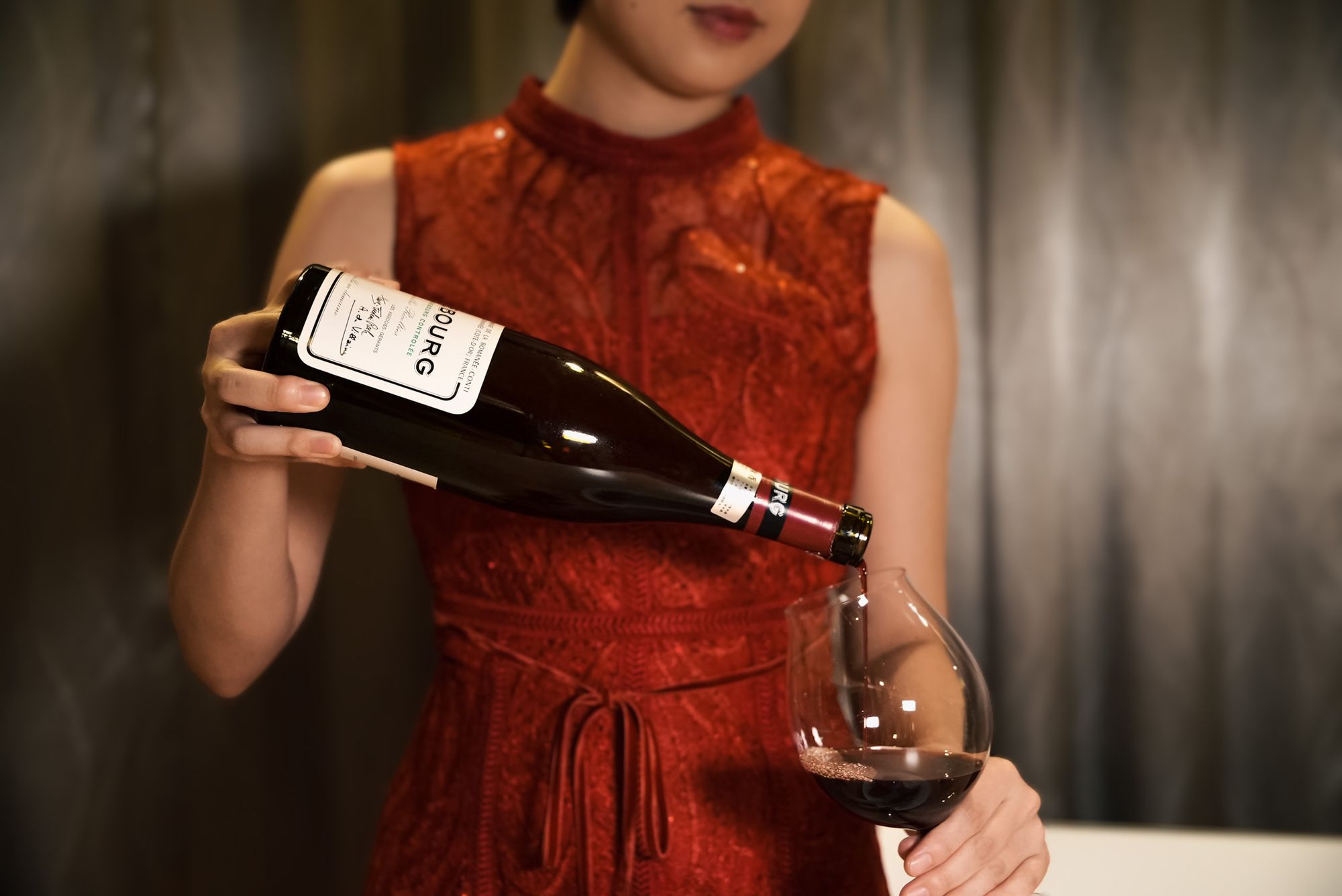 Wine pour